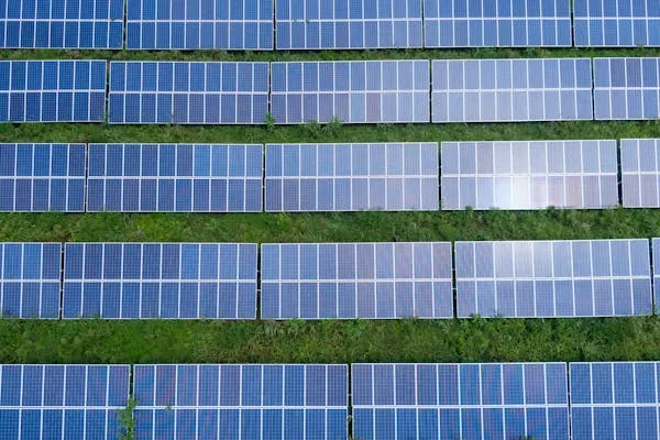 Zonnepanelen op dak — saldering en teruglevering